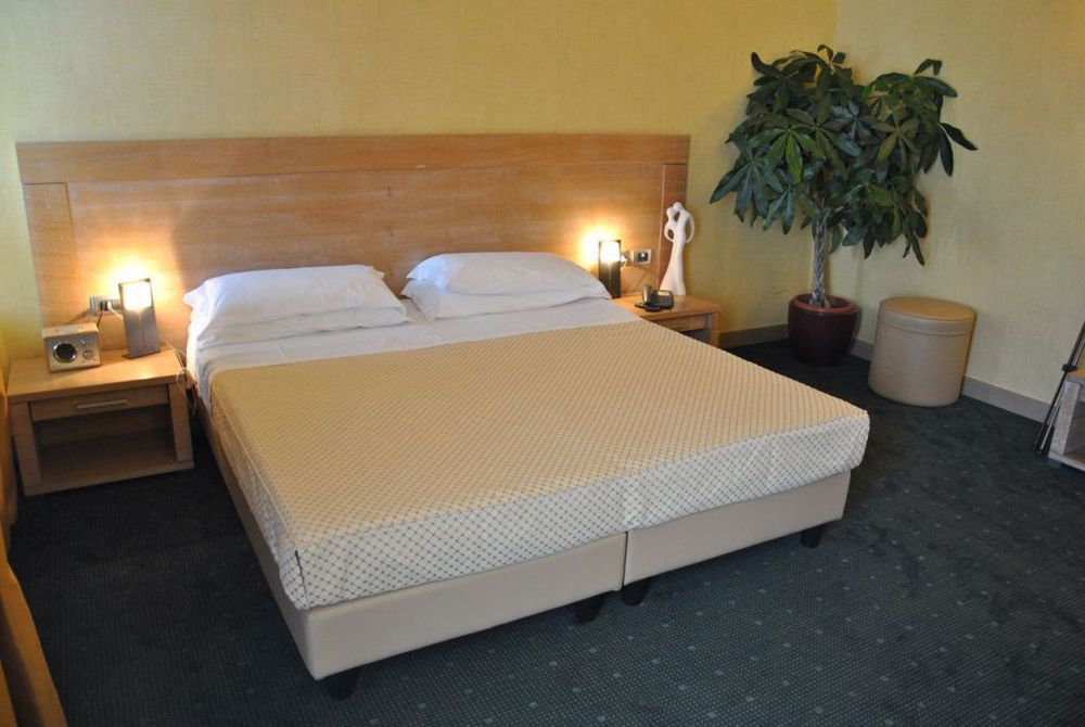 Grand Hotel Yachting Palace Riposto Extérieur photo