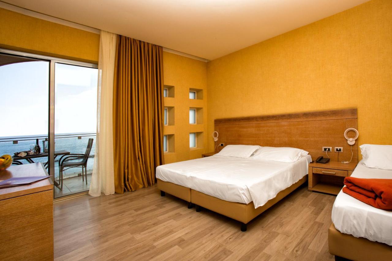 Grand Hotel Yachting Palace Riposto Extérieur photo